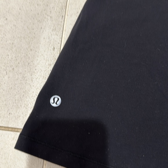 Lululemon cross back tank, worn once size 8 - Picture 3 of 3